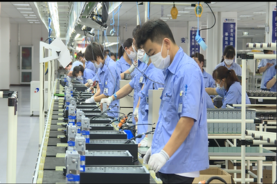 同方湖北宜城工廠首批“鯤鵬”臺式電腦順利下線，開啟國產(chǎn)計(jì)算機(jī)新篇章